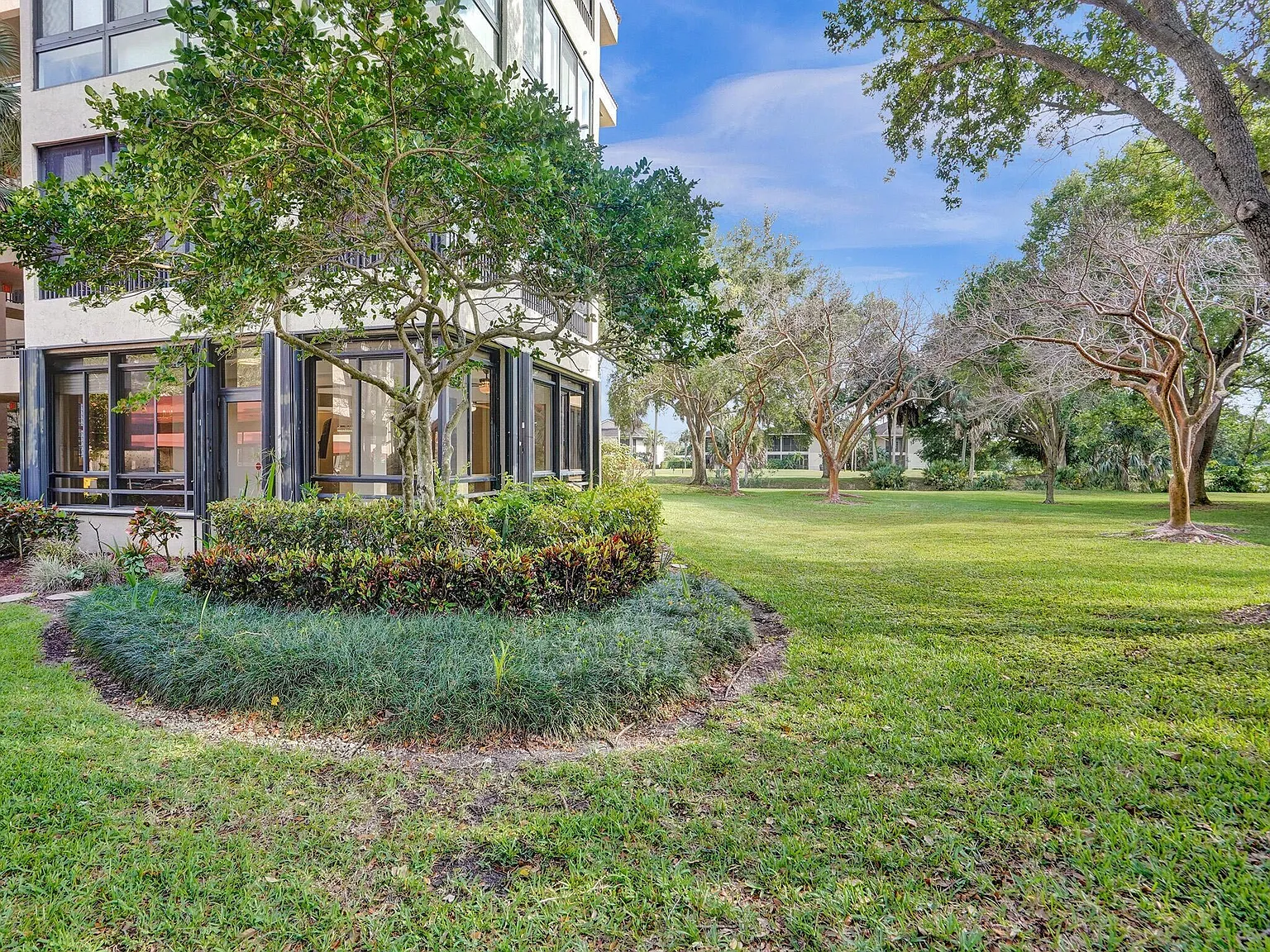 3 bed, 2.0 bath, 1742 sqft, $3,800 — Photo 4