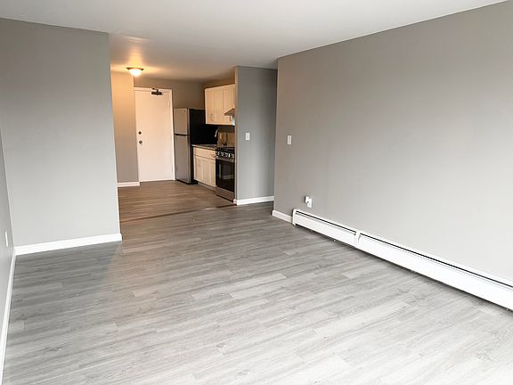 4th image of 126 Mammoth Rd APT 26