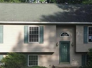 5 Ridgewood Dr, East Stroudsburg, PA 18301