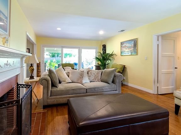 2nd image of 3278 Alicia Ave