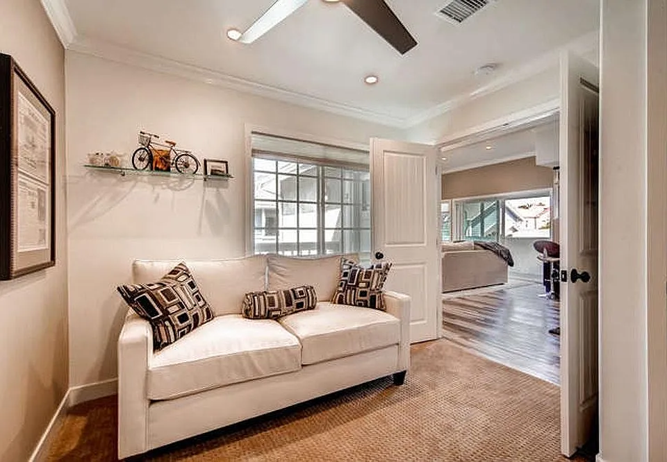 2 Bedrooms 1with sofa bed, built in office, television, blac