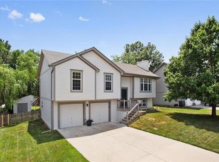 1711 Brent Ln, Greenwood, MO 64034