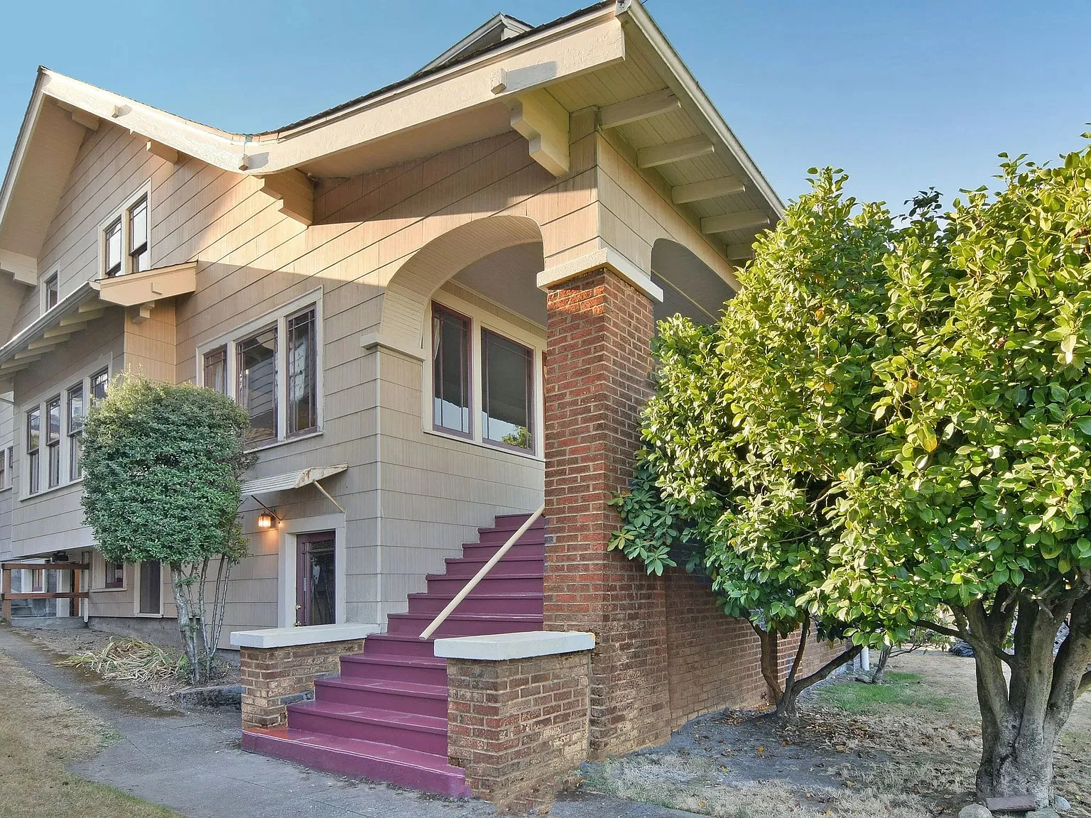 8 bed, 3000 sqft, $8,800 — Photo 1
