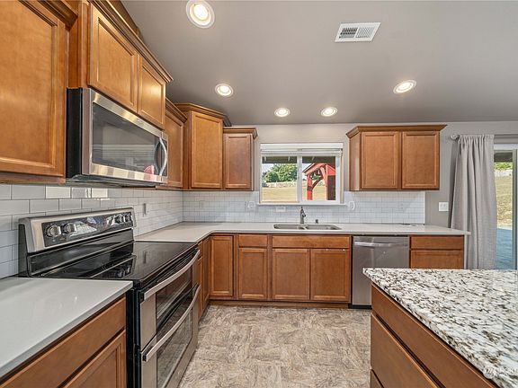 4th image of 1562 SE Flora Lane