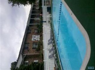 16 E Maple St, Teaneck, NJ
