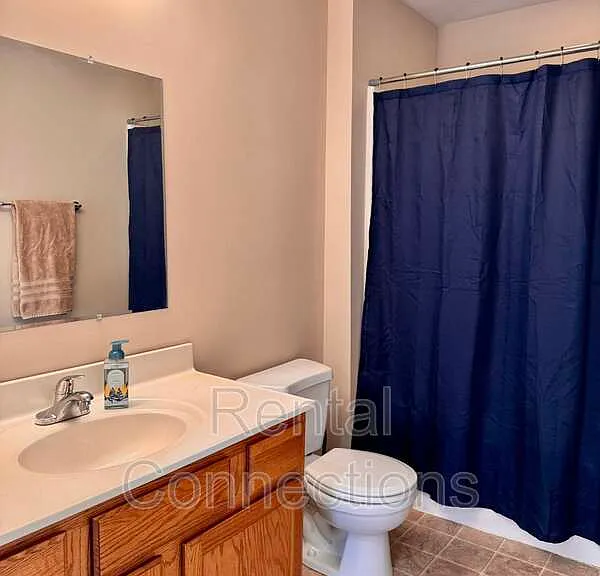 1005 E Carter St — Photo 4