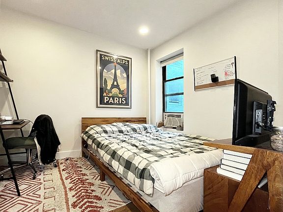 4th image of 265 S 2nd St APT 10