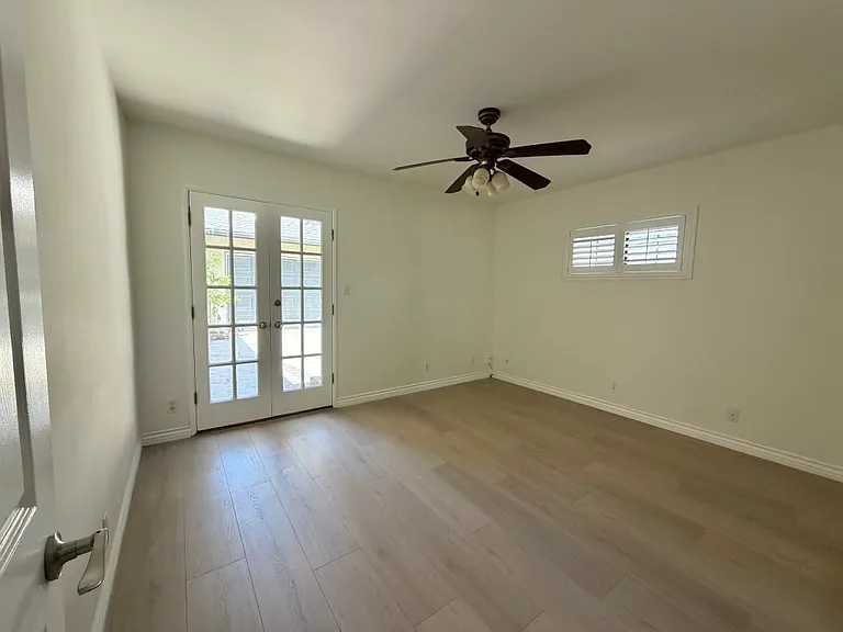 3247 Mills Ave — Photo 12