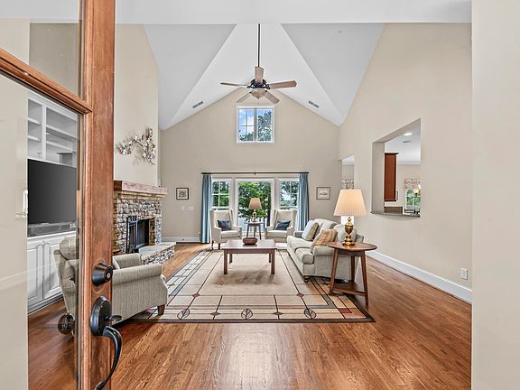 5th image of 1801 Northwoods Dr