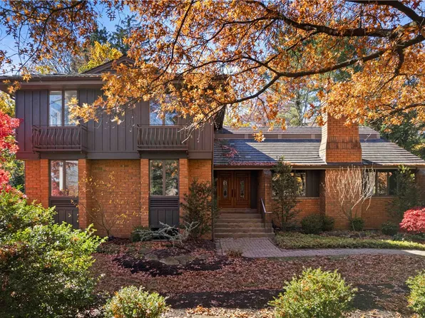 2016 Blairmont Dr, Pittsburgh, PA 15241