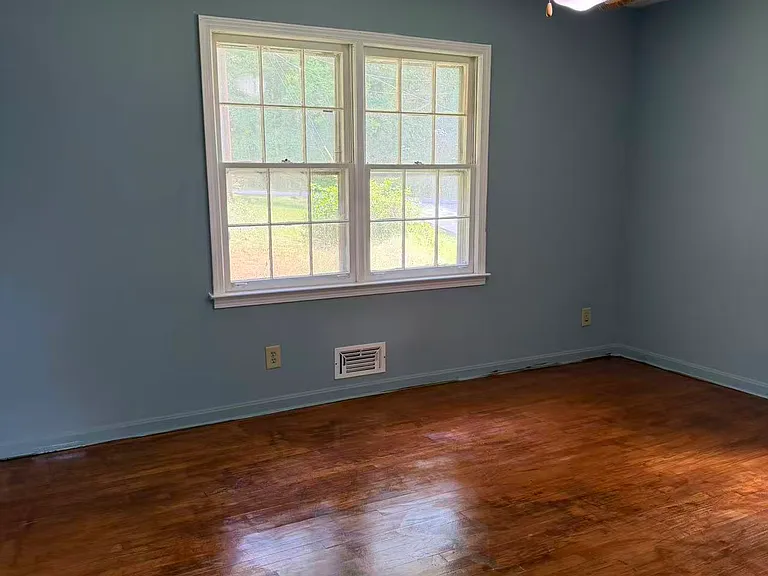 1487 Pine St — Photo 12