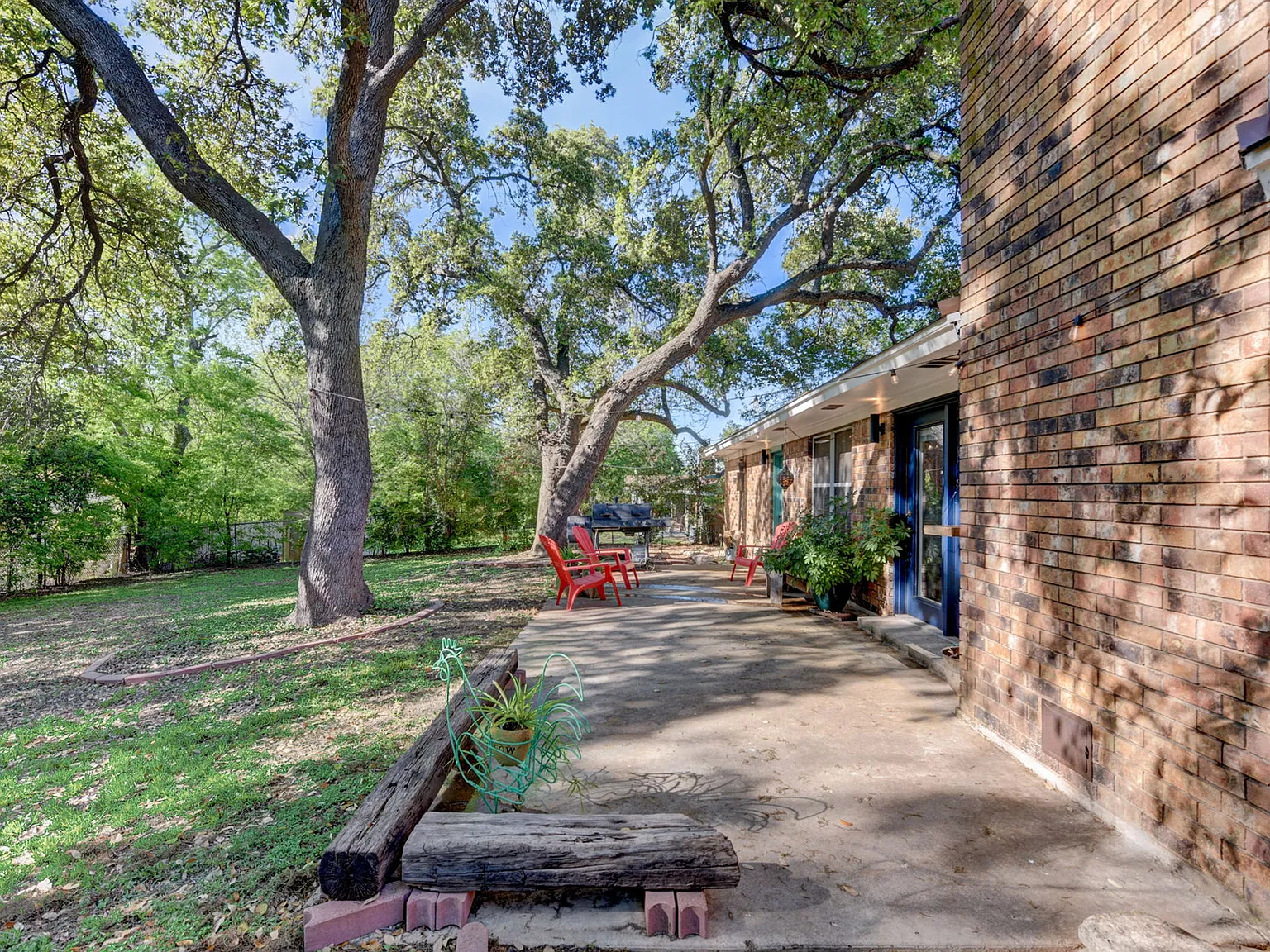 210 Live Oak Drive - 1 — Photo 2