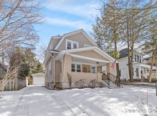 550 Laurel Ave SE, East Grand Rapids, MI 49506