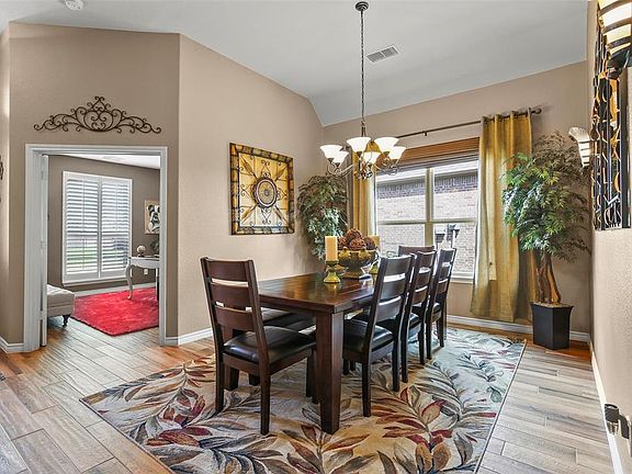 5th image of 3020 Lakefield Dr