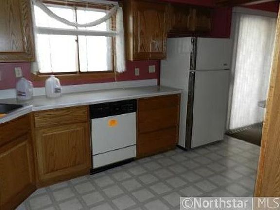 3rd image of 3916 Lakewood Ave