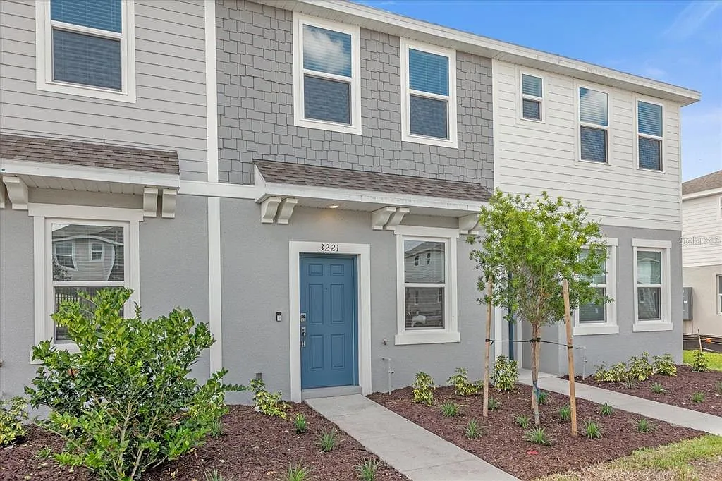 3 bed, 2.5 bath, 1275 sqft, $2,000 — Photo 1