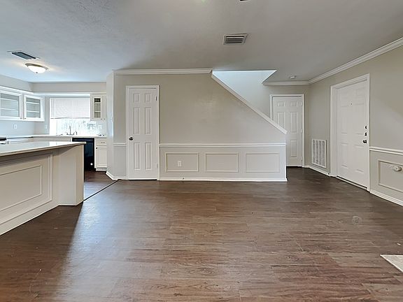 2nd image of 2902 Cumberland Dr