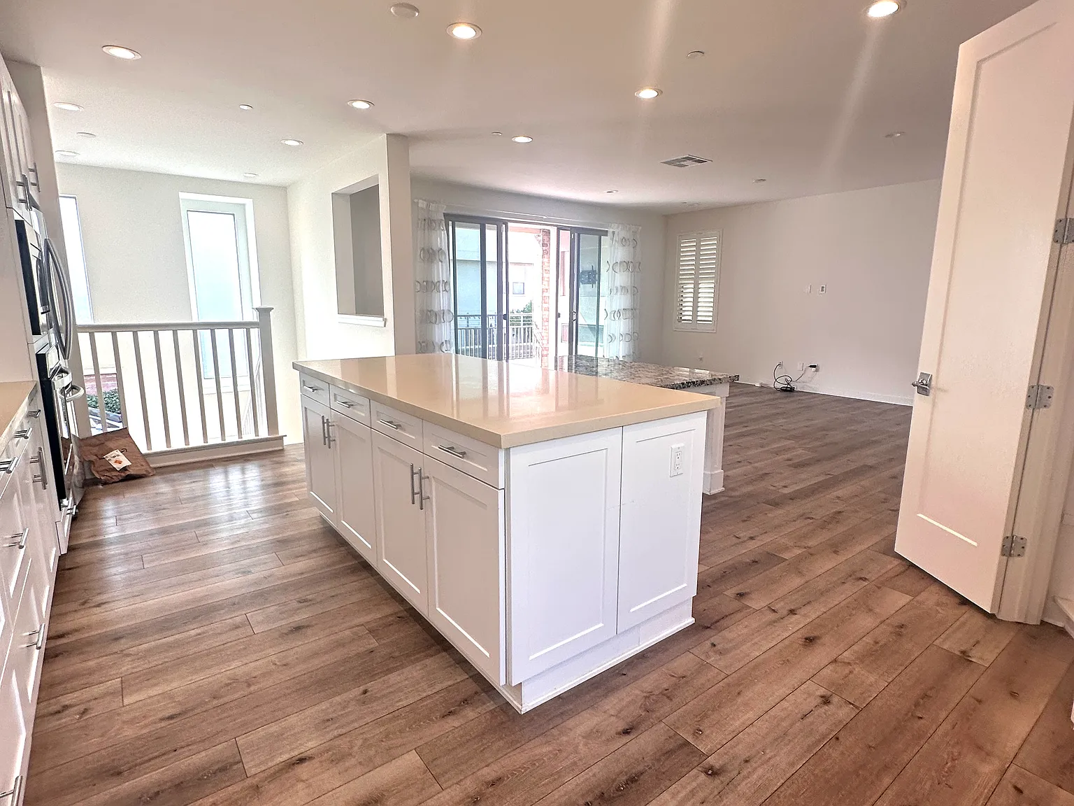 3 bed, 3.5 bath, 2034 sqft, $4,750 — Photo 3