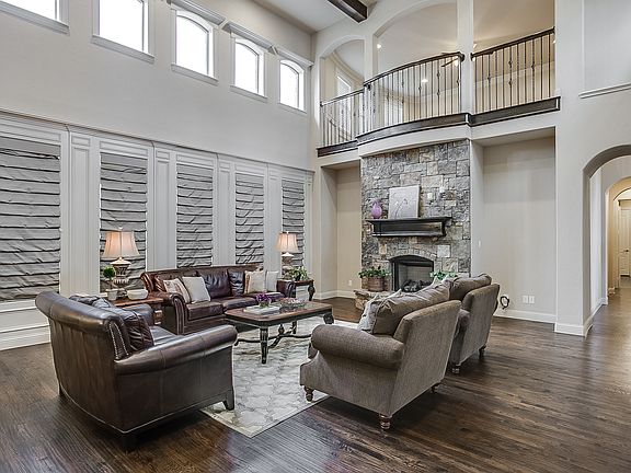 4th image of 2918 Sutton Pl