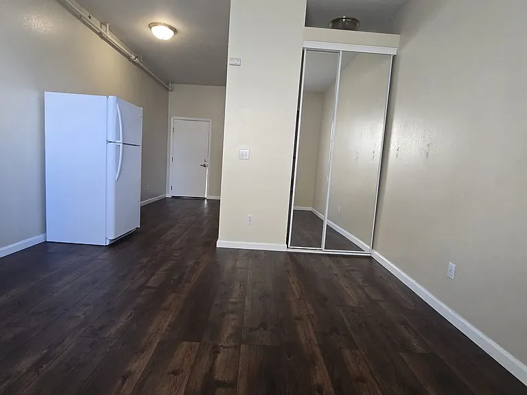 2070 University Avenue — Photo 30