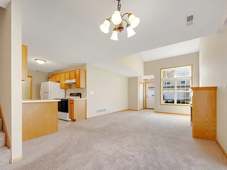 601 Meadow Ln — Photo 8