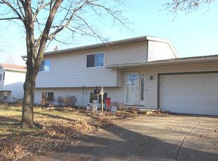 885 Coventry Ln, Crystal Lake, IL 60014