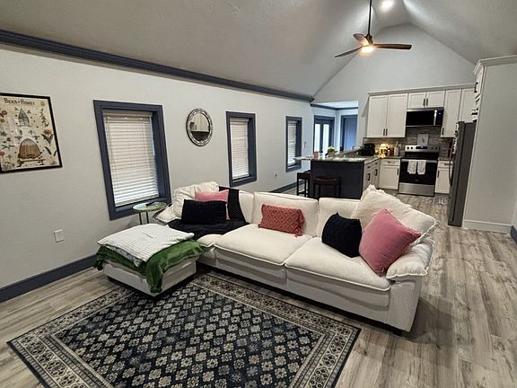 2nd image of 1119 Chambers Ave