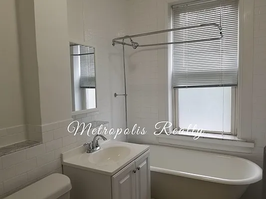 Rented by Metropolis International Realty Inc. | media 5