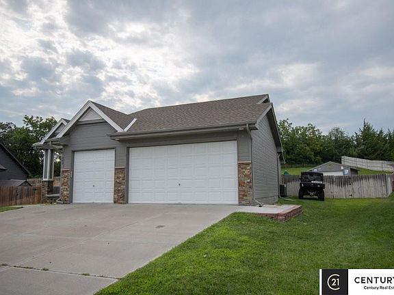 2nd image of 405 Eastwood Dr