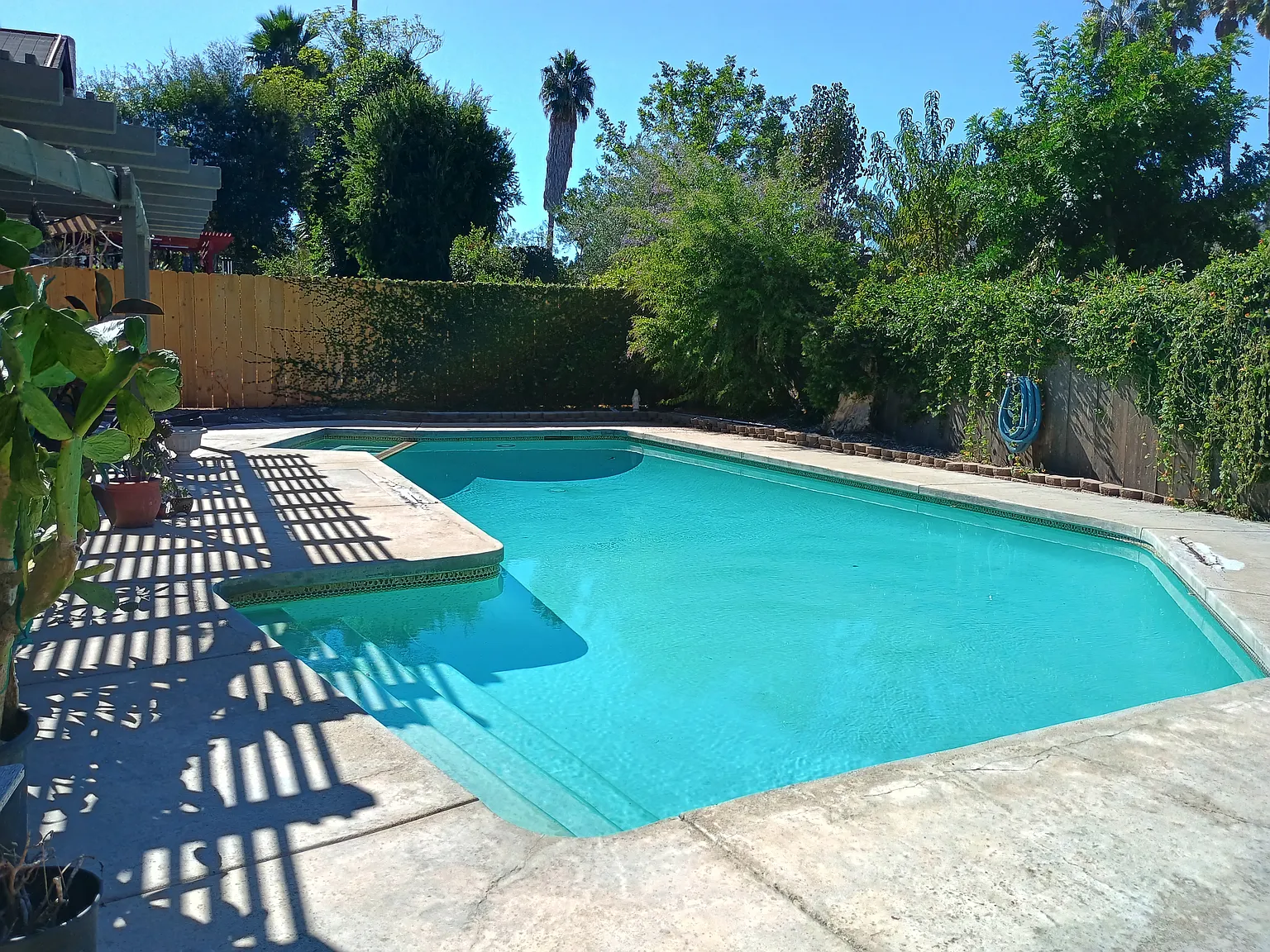 4 bed, 2.5 bath, 2073 sqft, $1,300 — Photo 1
