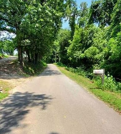 Exterior Neighborhood (street photo)