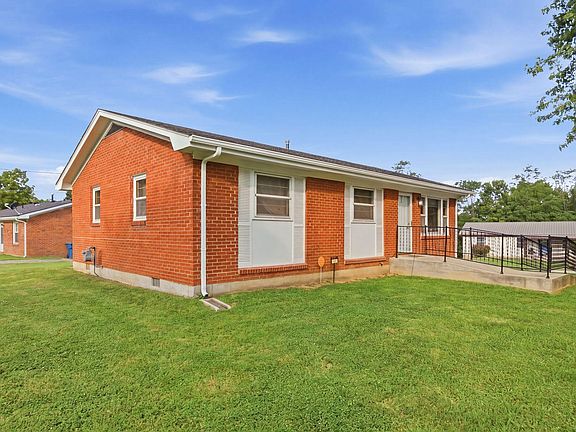 3rd image of 143 Spruce Ct