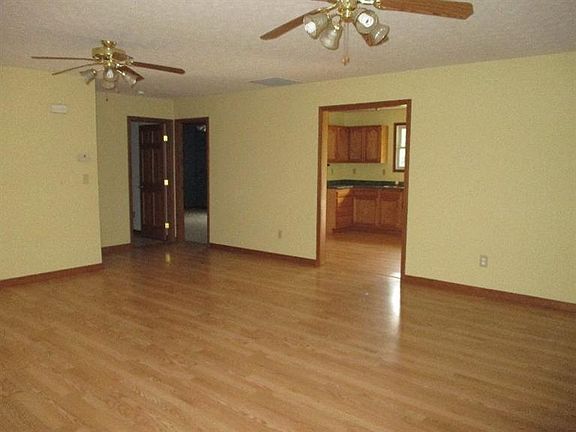 4th image of 8806 Doe Ct
