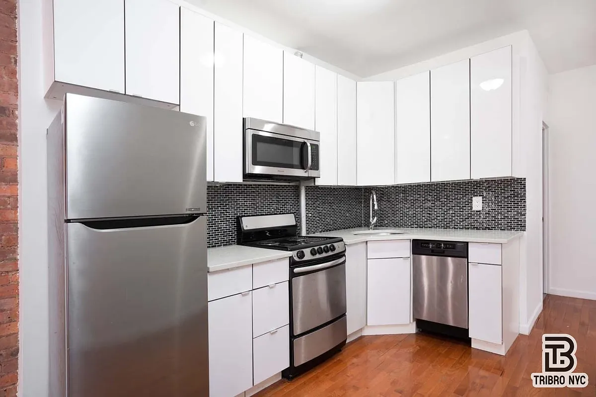 Building Photo - 410 E 120th St #3B