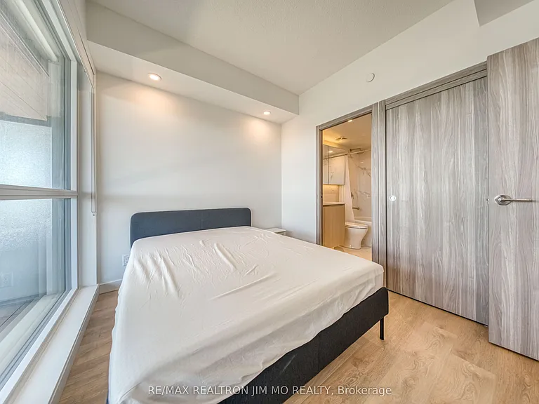 25 McMahon Dr #2002 — Photo 20