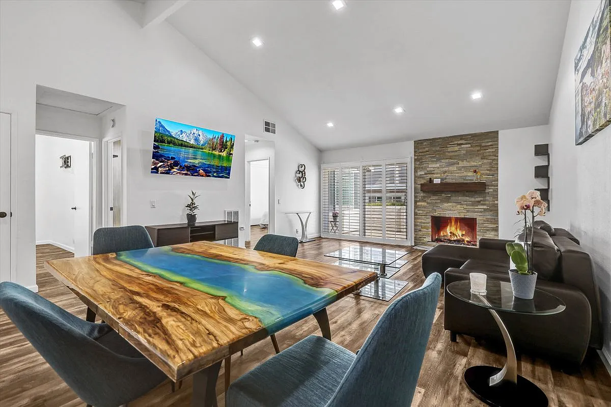2 bed, 2.0 bath, 1119 sqft, $4,195 — Photo 1