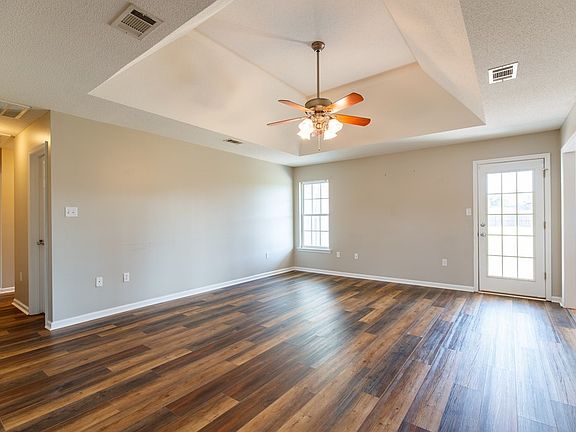 3rd image of 5673 Emily Ln