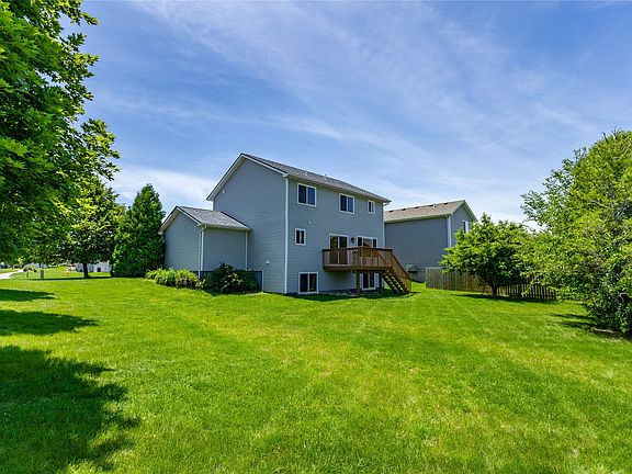 2nd image of 725 SE Ashton Ct
