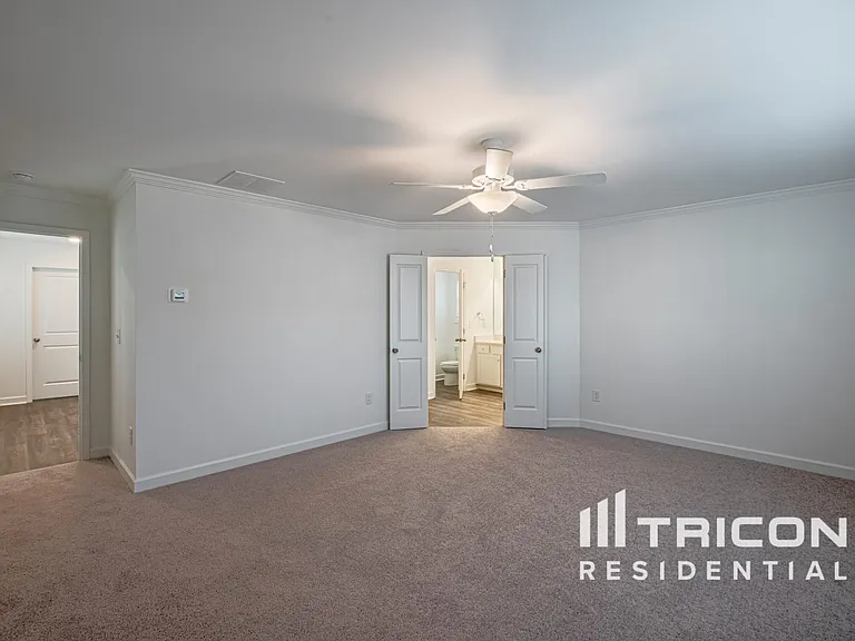 Tricon East Ridge — Photo 12