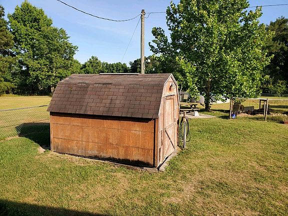 5th image of 301 Patricia Ln