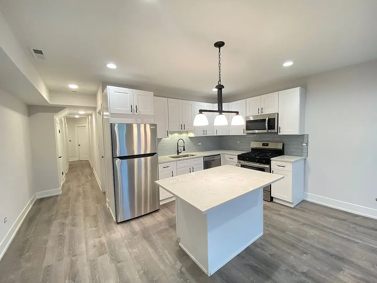 Building Photo - 2725 N Drake Ave #1
