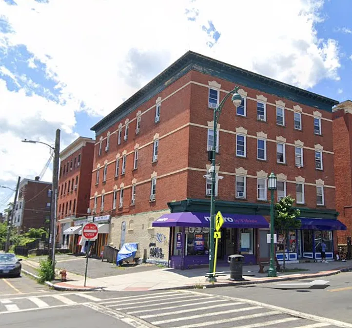 743 Park St #4E