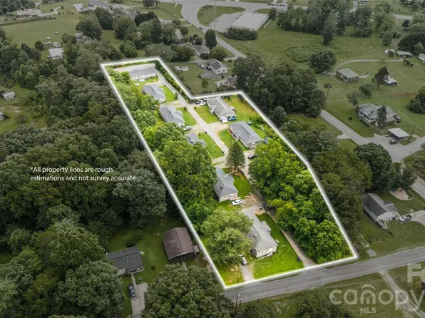 3354 Clay Apartments Ct, Lenoir, NC 28645
