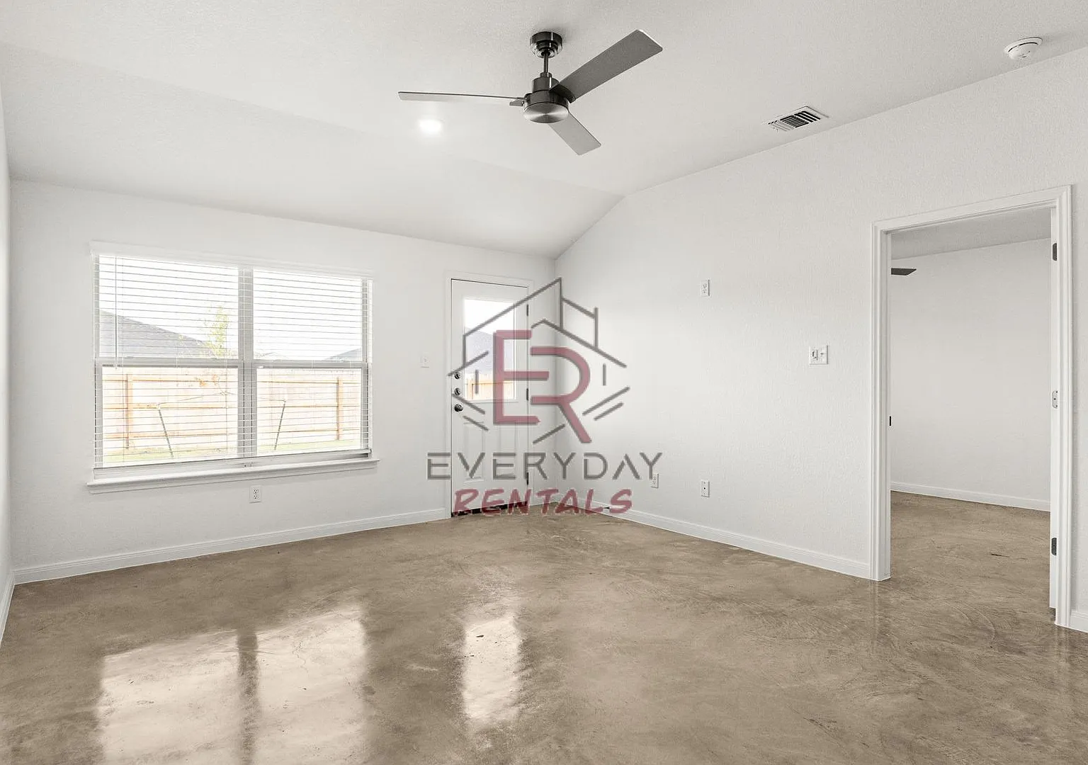 912 Cherry Laurel Ln — Photo 3