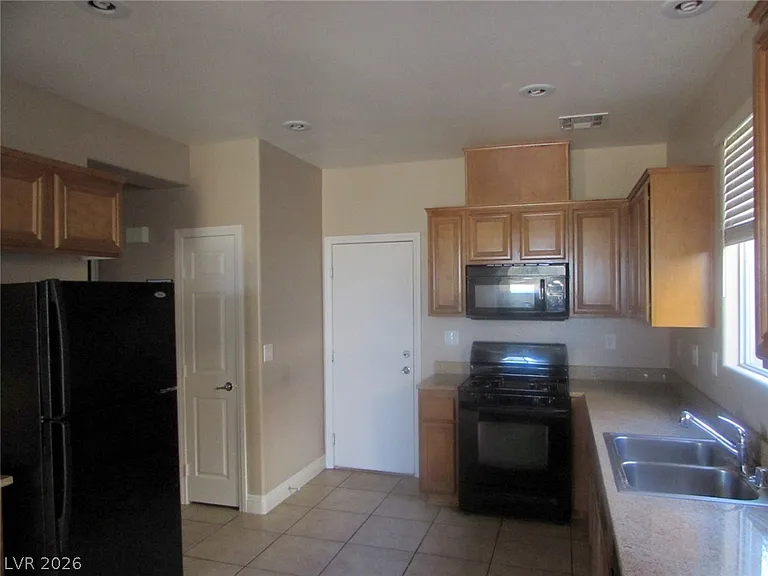 548 Ivy Spring St — Photo 5