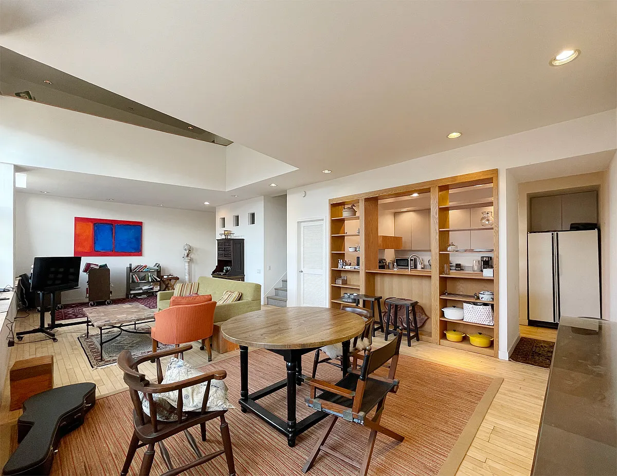 3 bed, 2.5 bath, 1850 sqft, $2,400 — Photo 2