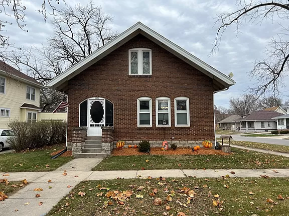 1330 8th Ave N, Fort Dodge, IA 50501 | Zillow