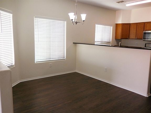 3rd image of 429 E Placita Nodo