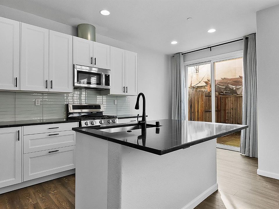 1st image of 1080 Sierra View Cir Unit 3