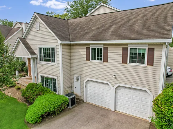 6412 Fremont Dr #6412, Hanover Park, IL 60133